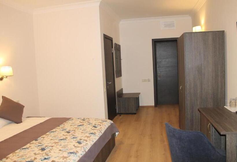 סוויטת ג'וניור משפחתית, Nonstop