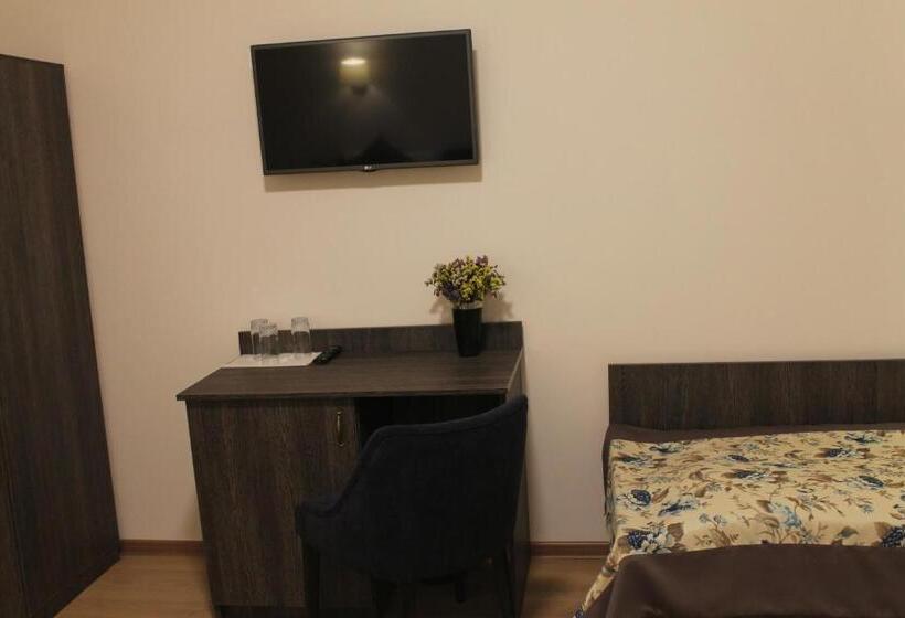 סוויטת ג'וניור משפחתית, Nonstop