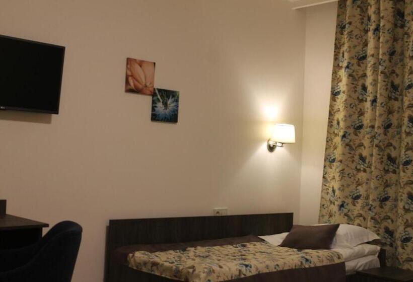 סוויטת ג'וניור משפחתית, Nonstop