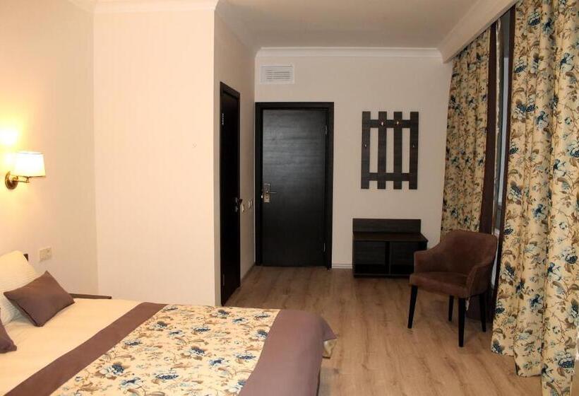 סוויטת ג'וניור נוף לגינה, Nonstop