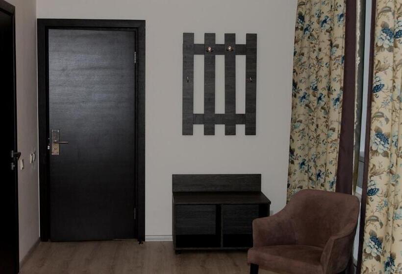 סוויטת ג'וניור נוף לגינה, Nonstop