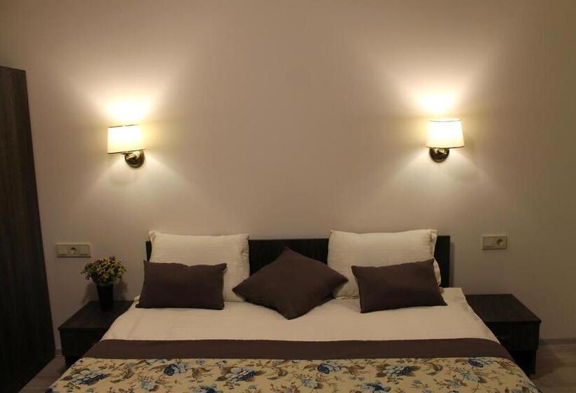 סוויטת ג'וניור נוף לגינה, Nonstop