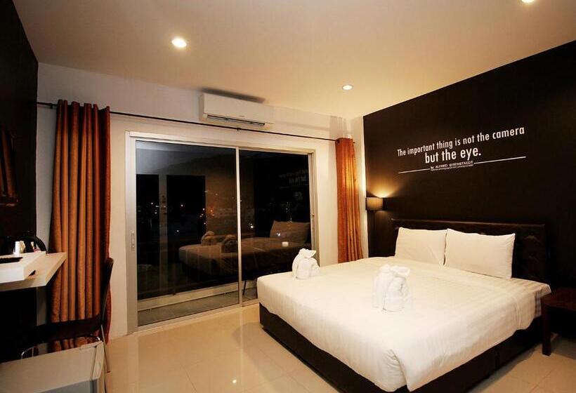 标准工作室带阳台, The Artist House