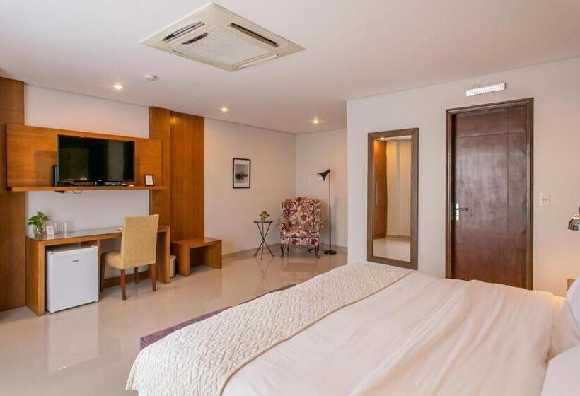 اتاق اجرایی, Las Lomas Casa