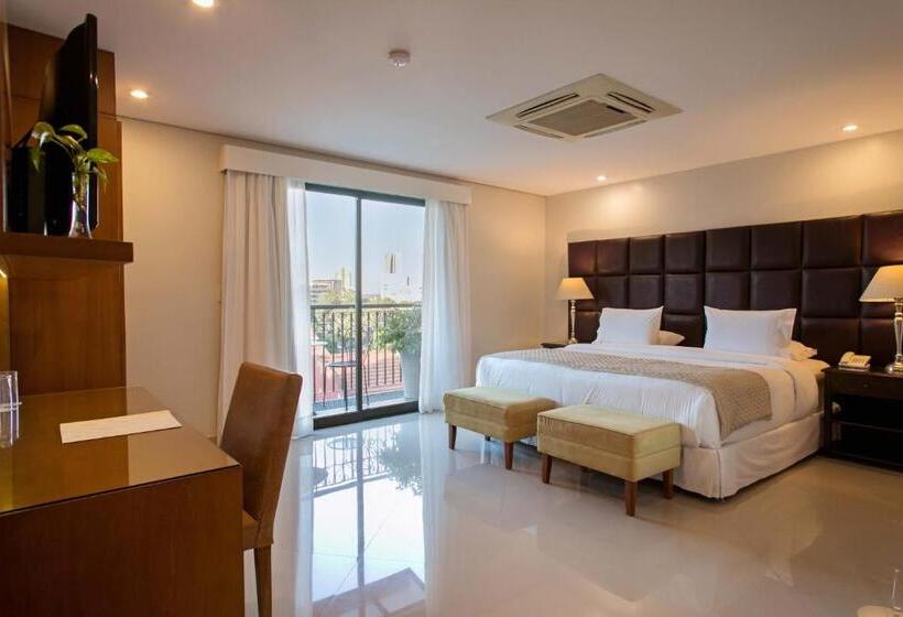 اتاق اجرایی, Las Lomas Casa