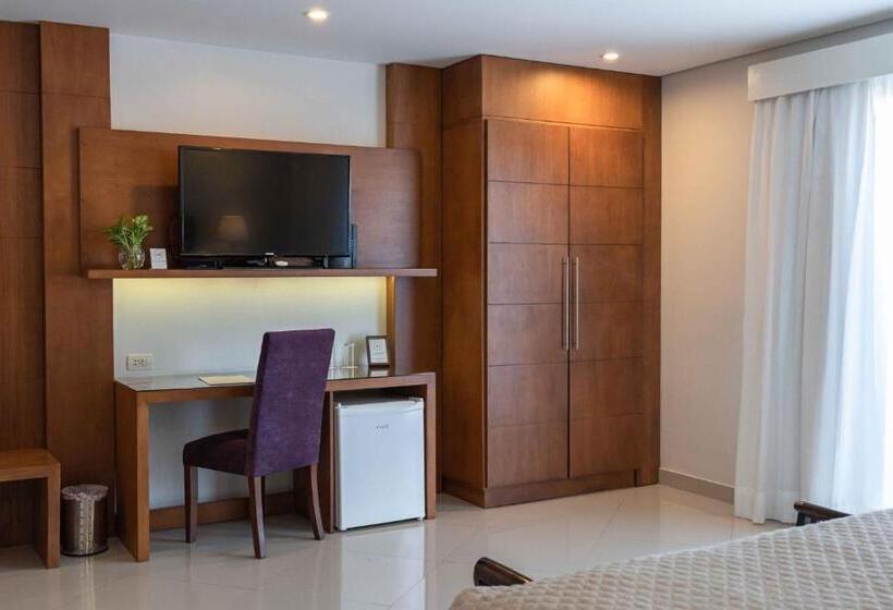 اتاق اجرایی, Las Lomas Casa