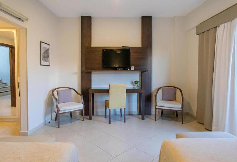 اتاق اجرایی, Las Lomas Casa