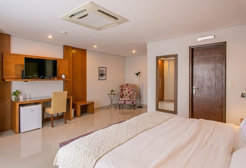 اتاق اجرایی, Las Lomas Casa