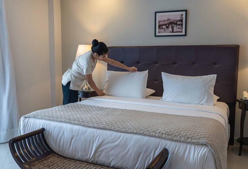 اتاق اجرایی, Las Lomas Casa