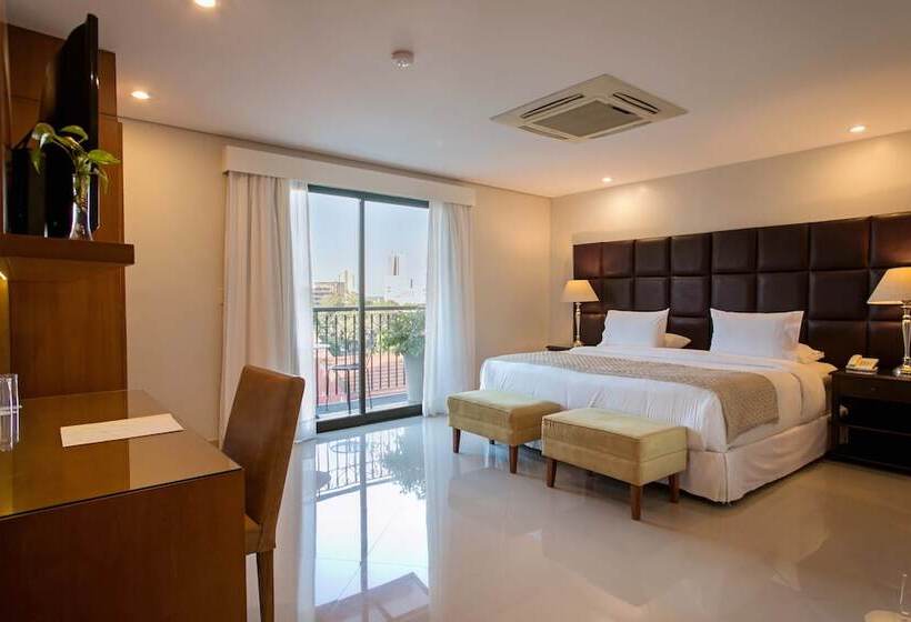 اتاق اجرایی, Las Lomas Casa