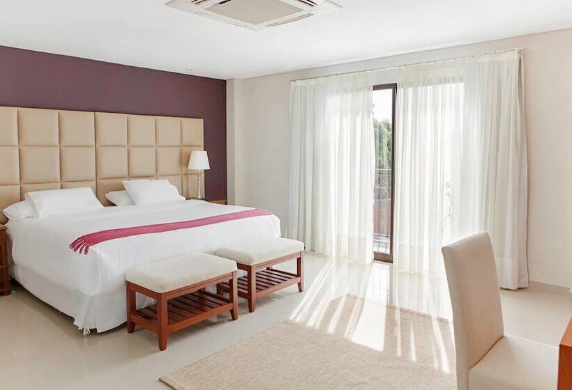 اتاق اجرایی, Las Lomas Casa