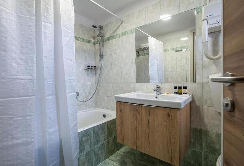 Quarto Triplo Deluxe Vista Piscina, Marianthi Apts By Estia