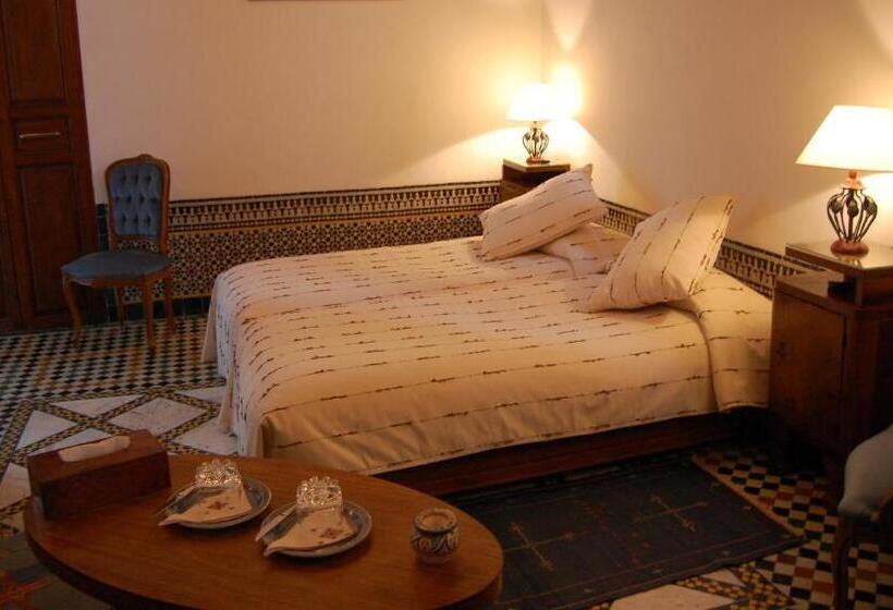 标准间, Ryad Mabrouka