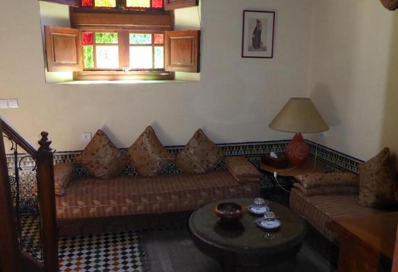 标准间, Ryad Mabrouka