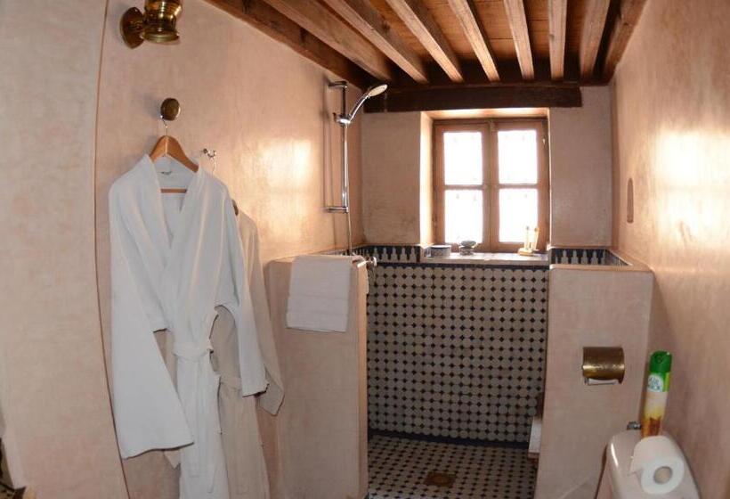 标准间, Ryad Mabrouka