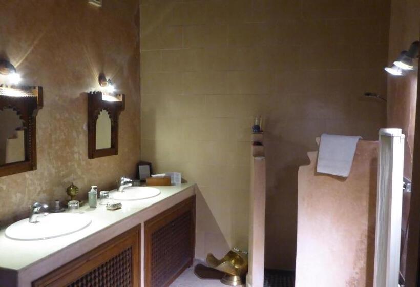 小型套房, Ryad Mabrouka