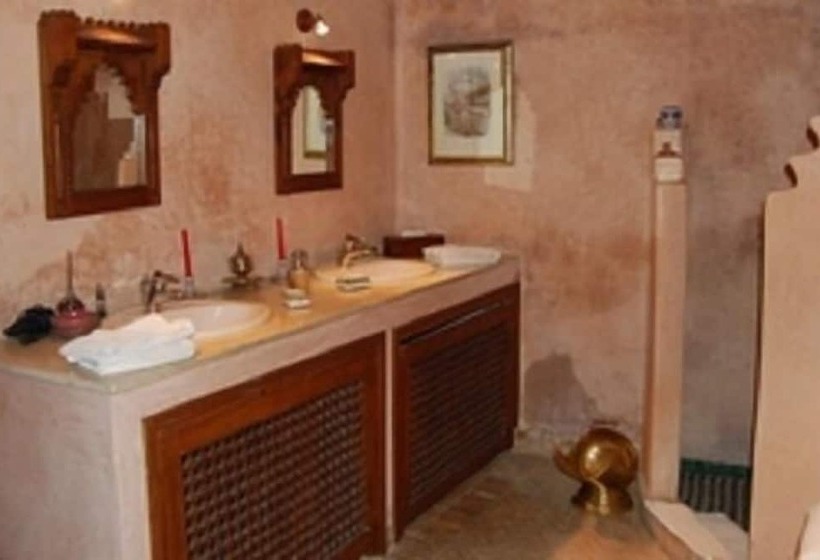 标准间, Ryad Mabrouka