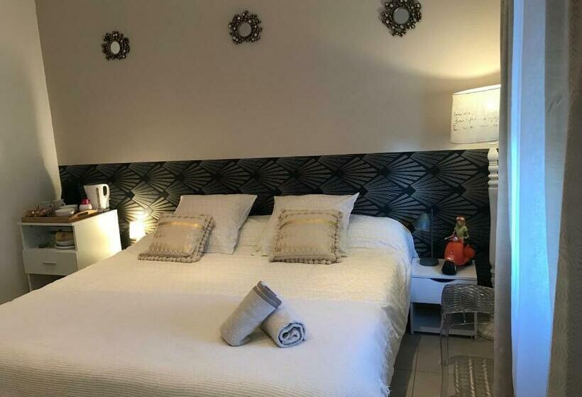 דירת חדר, Le Marty