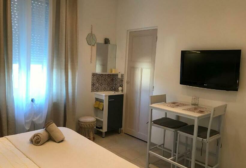 דירת חדר, Le Marty