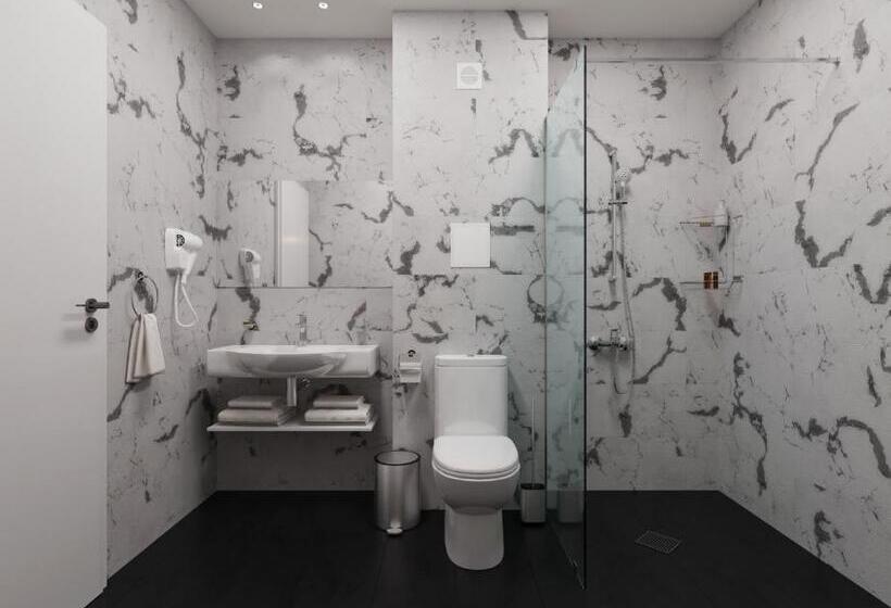 标准间, Queen Nelly Park