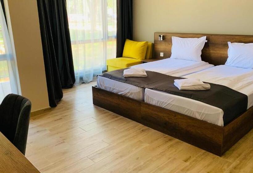 标准间, Queen Nelly Park