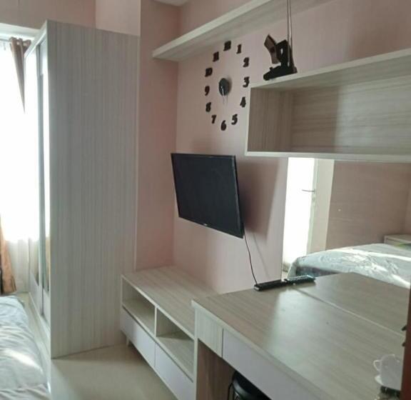Апартаменты Deluxe 1 Спальня, Apartemen Grand Kamala Lagoon Bekasi By Cicie Room