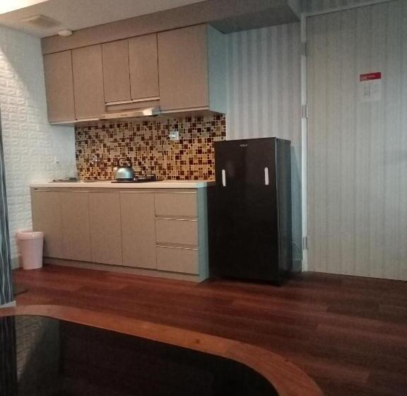 Апартаменты Deluxe 1 Спальня, Apartemen Grand Kamala Lagoon Bekasi By Cicie Room