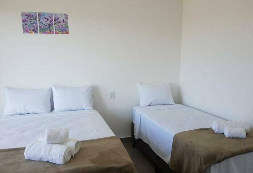 غرفة قياسية ثلاثية مزودة بشرفة, Pousada Vale Do Sol Capitólio