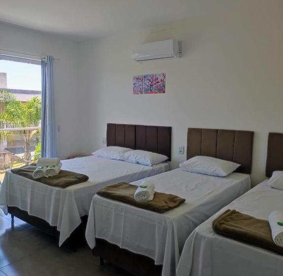 غرفة قياسية رباعية مزودة بشُرفة, Pousada Vale Do Sol Capitólio