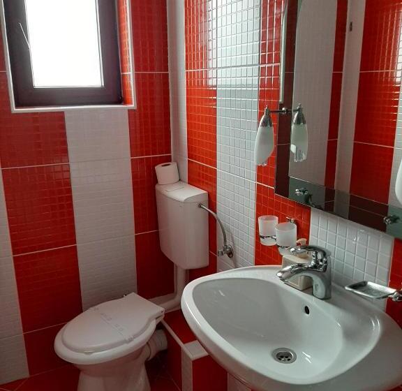 דירת חדר, Vila Dolly