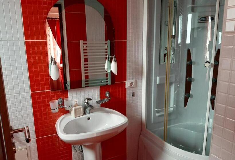 דירת חדר, Vila Dolly