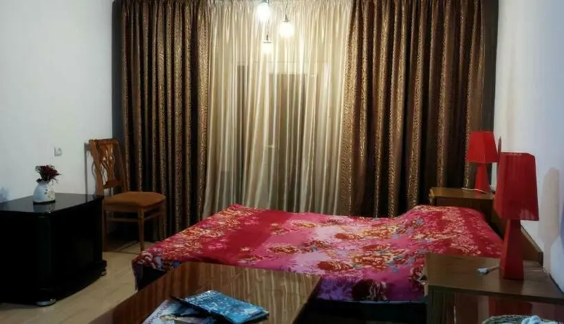 اتاق استاندارد سه نفره, Asine Yerevan