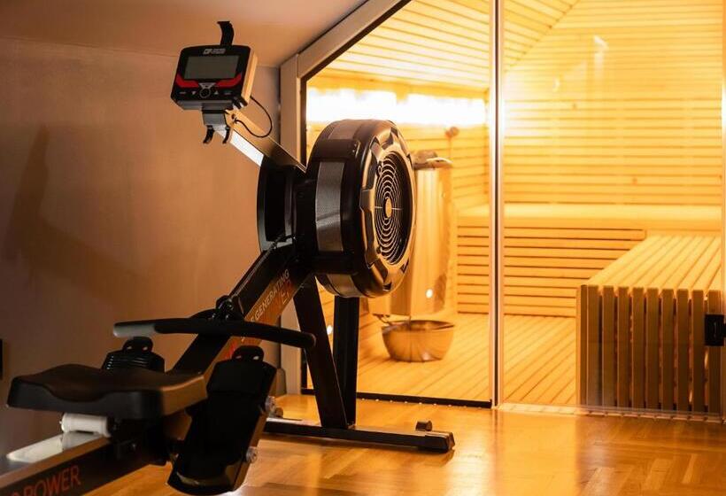 דירת חדר, Mert Boutique