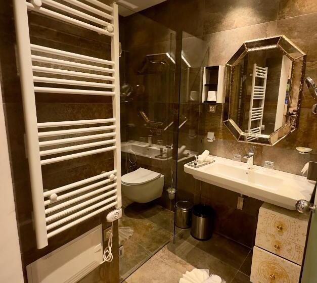 سوییت جونیور, Sillage Palace Sky & Spa