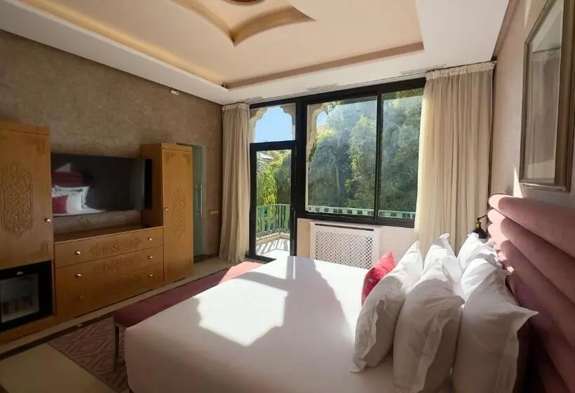 سوییت جونیور, Sillage Palace Sky & Spa