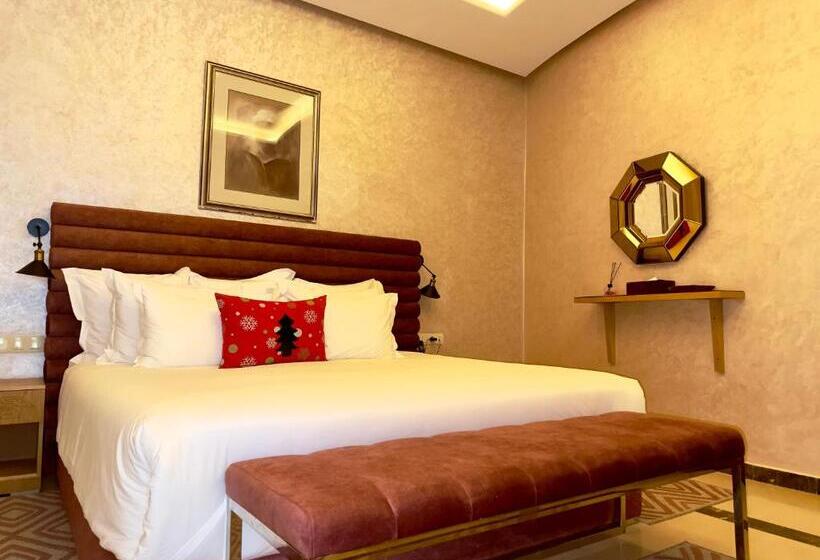 سوییت جونیور, Sillage Palace Sky & Spa