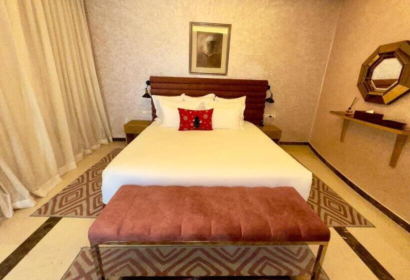 سوییت جونیور, Sillage Palace Sky & Spa