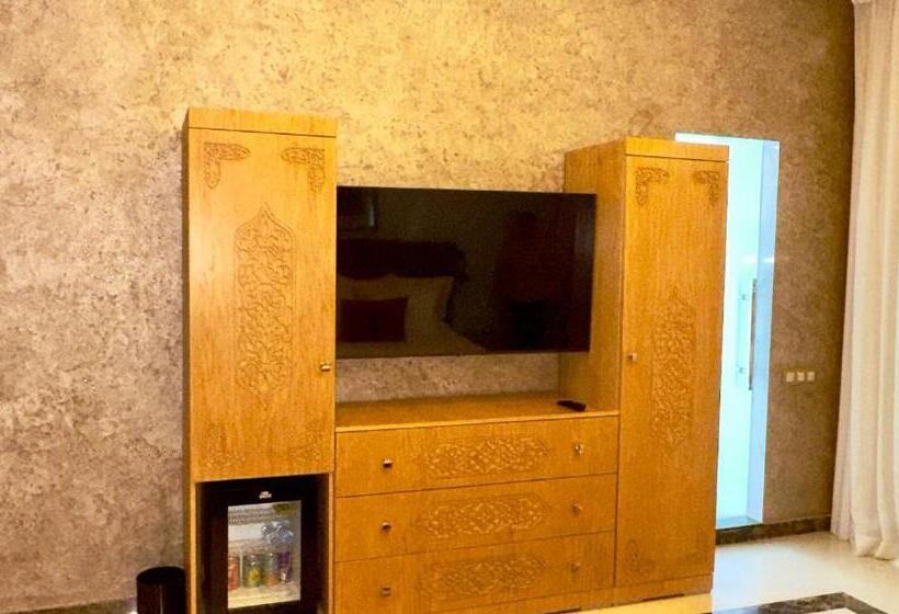 سوییت جونیور, Sillage Palace Sky & Spa