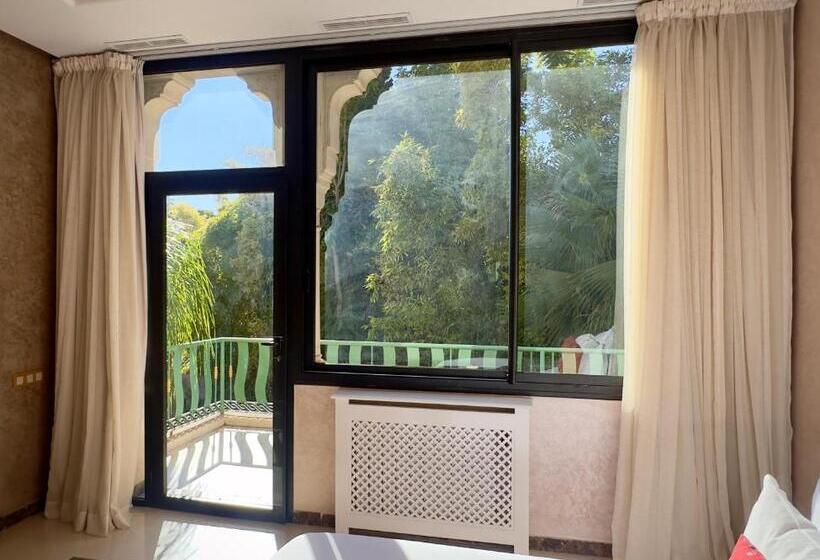 سوییت جونیور, Sillage Palace Sky & Spa