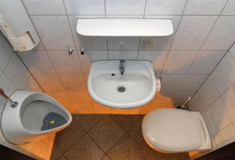 Standard Neljän Hengen Huone, Monteurwohnung Krings Ferienwohnung Am Steinbüchel 1