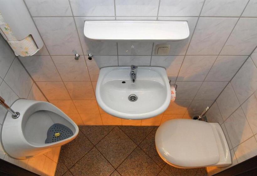 标准三人间, Monteurwohnung Krings Ferienwohnung Am Steinbüchel 1