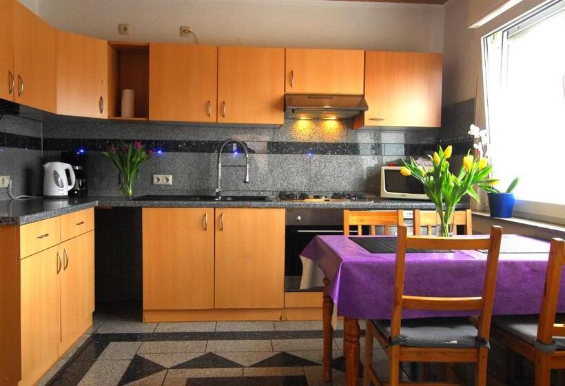 标准三人间, Monteurwohnung Krings Ferienwohnung Am Steinbüchel 1