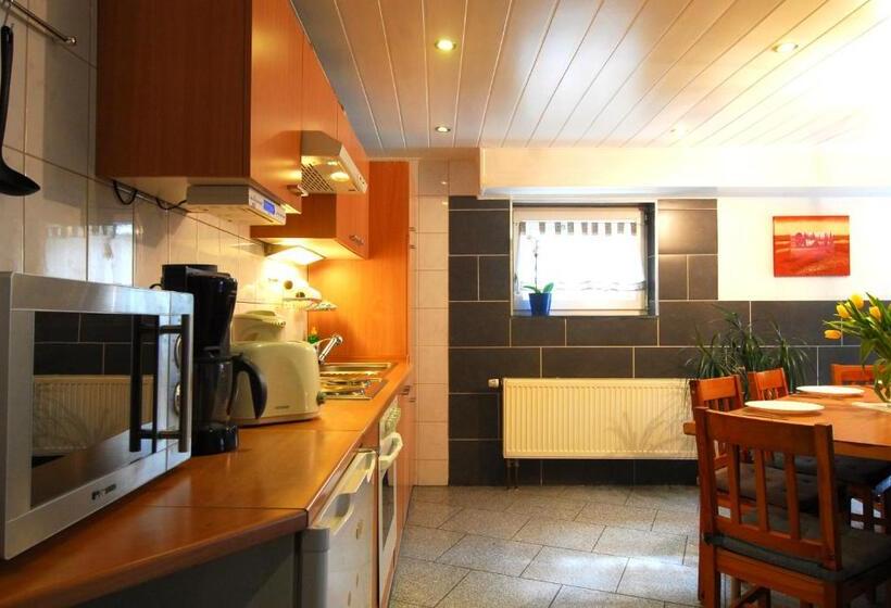 标准三人间, Monteurwohnung Krings Ferienwohnung Am Steinbüchel 1