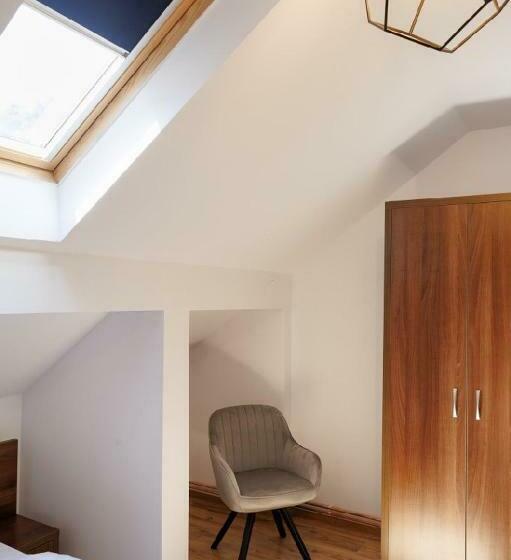 اتاق استاندارد, La Colțul Castelului Bran