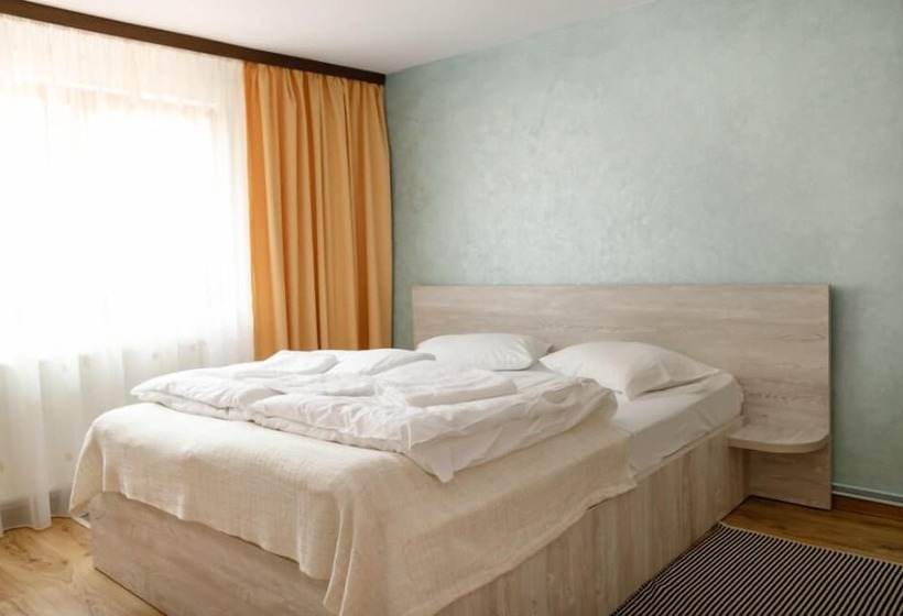 اتاق استاندارد, La Colțul Castelului Bran