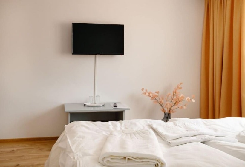 اتاق استاندارد, La Colțul Castelului Bran