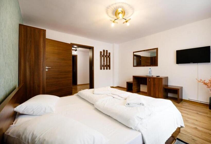 Standard room with outdoor bath, La Colțul Castelului Bran