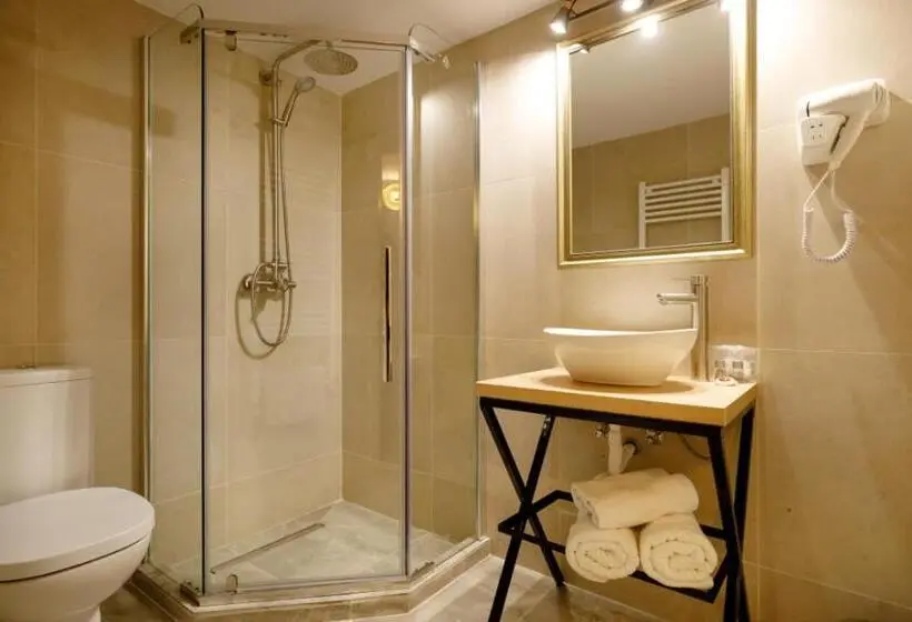 Deluxe-huone, La Colțul Castelului Bran Boutique