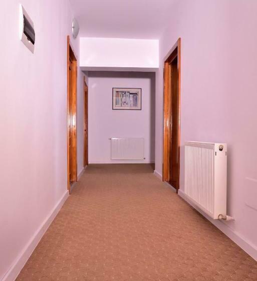 غرفة قياسية, Pensiunea La Safari