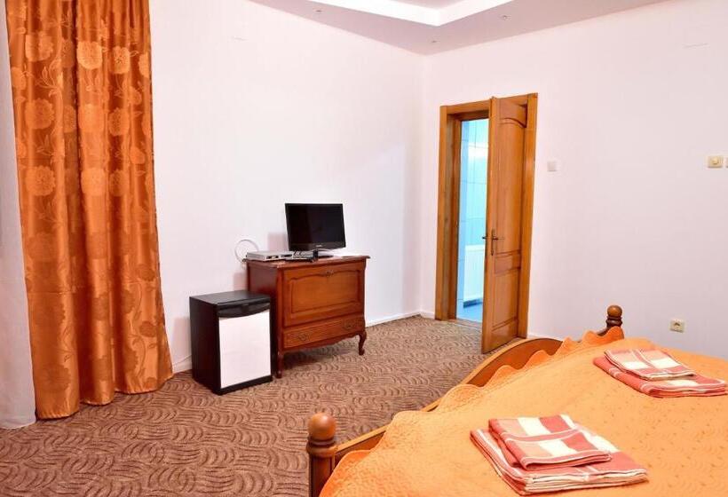 غرفة قياسية, Pensiunea La Safari